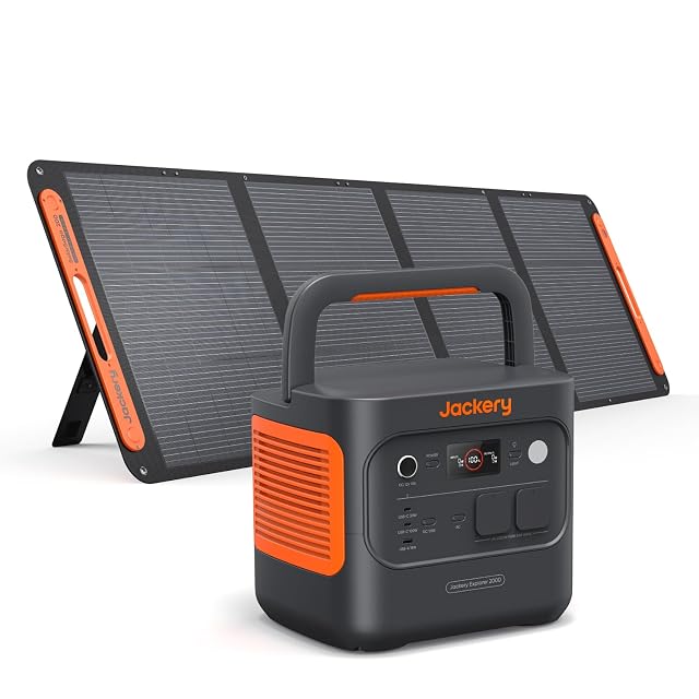 Stazione di energia Jackery Explorer 2000 v2 con un pannello solare pieghevole da 200 W dietro di lei